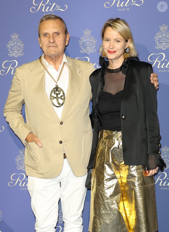 Jean-Charles de Castelbajac et sa femme Pauline de Drouas - Photocall des 125 ans du Ritz à Paris. Le 14 septembre 2023. © Coadic Guirec / Bestimage