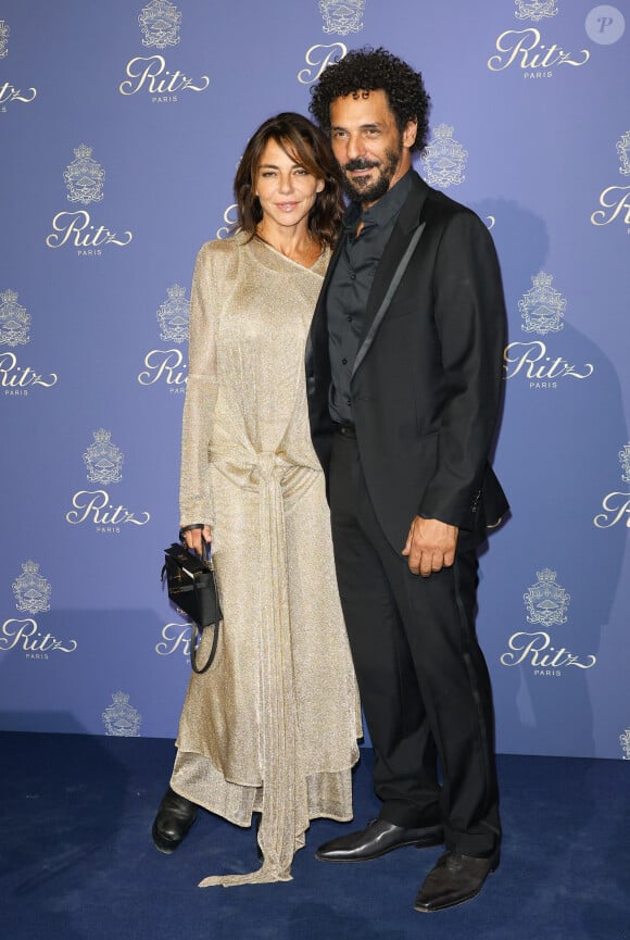 Tomer Sisley et sa femme Sandra - Photocall des 125 ans du Ritz à Paris. Le 14 septembre 2023. © Coadic Guirec / Bestimage