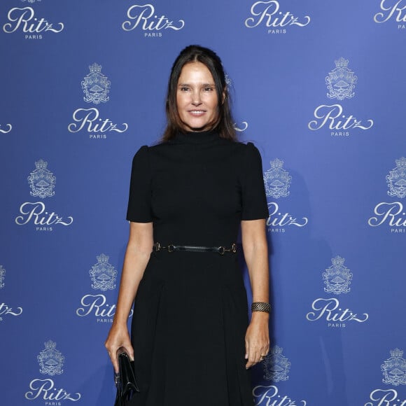 Virginie Ledoyen - Photocall des 125 ans du Ritz à Paris Le 14 septembre 2023. Le Ritz Paris a célébré ses 125 ans autour d'une soirée légendaire, en présence de plus de 700 invités, dont de très nombreuses personnalités issues du monde de la mode, des arts et du spectacle. Une soirée exceptionnelle, en hommage à César Ritz, fondateur visionnaire de l'hôtel, et placée sous le signe de l'Or, en écho à Louis XIV, le roi soleil, à l'origine de la célèbre place Vendôme. Durant plusieurs heures, dans le Grand Jardin de l'hôtel, brillant de mille feux, plus de 90 artistes se sont produits sous la direction artistique et la mise en scène et en danse de F. Fontan. Une scénographie somptueuse rappelant les grandes fêtes du Château de Versailles. La direction musicale a quant à elle été confiée au chef d'orchestre et compositeur T. Roussel. La soirée se déroulait en 3 actes : " le roi chante ", " le roi danse ", et " tout le monde danse ". Les invités ont été éblouis par les performances des artistes dont le duo Charlie Voodoo et Théophile Alexandre, accompagnés de danseuses inspirées de l'exubérante Marquise Casati, de la danseuse Etoile A.Renavand et des danseurs du Ballet de l'Opéra national de Paris - F. Melac, R. Stojanov et T. Coste - les Electrostreet, le Symphonic Orchestra du Ritz Paris et ses musiciens, les Dj back to back Desiderata, P. Winter et K.Smile... sans oublier D. Bürki, rayonnante Maîtresse de cérémonie. Toute l'offre gastronomique de cette soirée a été confiée à J. Legras, Chef Exécutif du Ritz Paris, à F. Perret, Chef Pâtissier de l'hôtel, et à R. de Courcy, Chef Barman. Une soirée extraordinaire pour célébrer 125 ans de légende et ancrer le Ritz Paris dans l'éternité. © Rachid Bellak/ Bestimage 