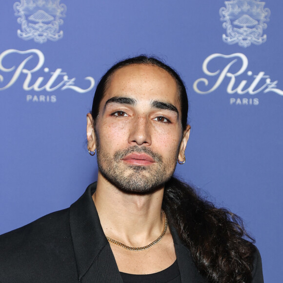 Willy Cartier - Photocall des 125 ans du Ritz à Paris Le 14 septembre 2023. Le Ritz Paris a célébré ses 125 ans autour d'une soirée légendaire, en présence de plus de 700 invités, dont de très nombreuses personnalités issues du monde de la mode, des arts et du spectacle. Une soirée exceptionnelle, en hommage à César Ritz, fondateur visionnaire de l'hôtel, et placée sous le signe de l'Or, en écho à Louis XIV, le roi soleil, à l'origine de la célèbre place Vendôme. Durant plusieurs heures, dans le Grand Jardin de l'hôtel, brillant de mille feux, plus de 90 artistes se sont produits sous la direction artistique et la mise en scène et en danse de F. Fontan. Une scénographie somptueuse rappelant les grandes fêtes du Château de Versailles. La direction musicale a quant à elle été confiée au chef d'orchestre et compositeur T. Roussel. La soirée se déroulait en 3 actes : " le roi chante ", " le roi danse ", et " tout le monde danse ". Les invités ont été éblouis par les performances des artistes dont le duo Charlie Voodoo et Théophile Alexandre, accompagnés de danseuses inspirées de l'exubérante Marquise Casati, de la danseuse Etoile A.Renavand et des danseurs du Ballet de l'Opéra national de Paris - F. Melac, R. Stojanov et T. Coste - les Electrostreet, le Symphonic Orchestra du Ritz Paris et ses musiciens, les Dj back to back Desiderata, P. Winter et K.Smile... sans oublier D. Bürki, rayonnante Maîtresse de cérémonie. Toute l'offre gastronomique de cette soirée a été confiée à J. Legras, Chef Exécutif du Ritz Paris, à F. Perret, Chef Pâtissier de l'hôtel, et à R. de Courcy, Chef Barman. Une soirée extraordinaire pour célébrer 125 ans de légende et ancrer le Ritz Paris dans l'éternité. © Rachid Bellak/ Bestimage 