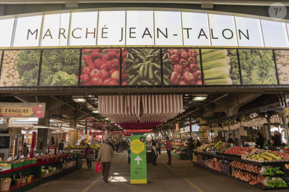 Notamment vendus en supermarché. Alors on peut ainsi voir le gouvernement publier des liste de rappels de produits qui peuvent représenter un risque de contamination.
Le marché Jean Talon au Québec