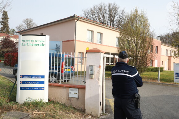 Les victimes avaient toutes mangé des sardines en conserve artisanales dans le Tchin Tchin Wine Bar.
Cinq pensionnaires de l'Ehpad " La Chêneraie" à Lherm, au sud de Toulouse (Haute-Garonne) décèdent après une possible intoxication alimentaire le 1er avril 2019. © frédéric Maligne/bestimage