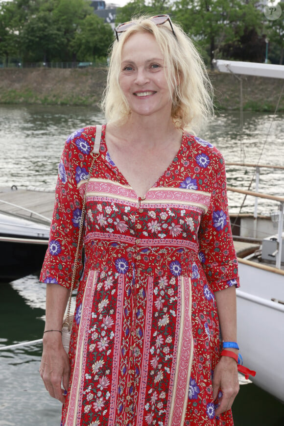 L'actrice qui fête aujourd'hui, mardi 19 septembre, son 58e anniversaire est épanouie.   
Alexandra Vandernoot - 9ème Trophée de la Pétanque gastronomique au Port Yacht Marina à Paris. 