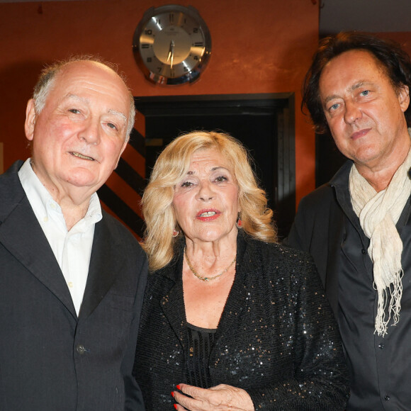 Celui-ci est interprété par Jules Grison.
Exclusif - Claude Lemesle, la chanteuse Nicoletta et son mari Jean-Christophe Molinier - Concert "Et Maintenant", le spectacle hommage à Gilbert Bécaud interprété par Jules Grison avec la participation exceptionnelle de sa fille, Emily Bécaud à l'Olympia, Paris le 17 septembre 2023. © Coadic Guirec/Bestimage 