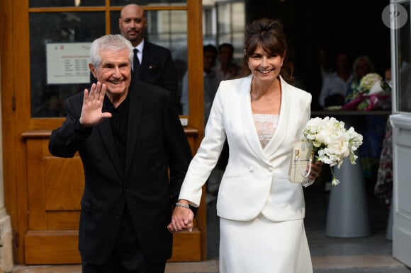 Claude Lelouch et Valérie Perrin - Mariage de Claude Lelouch à la mairie du 18ème à Paris. Le 17 juin 2023.