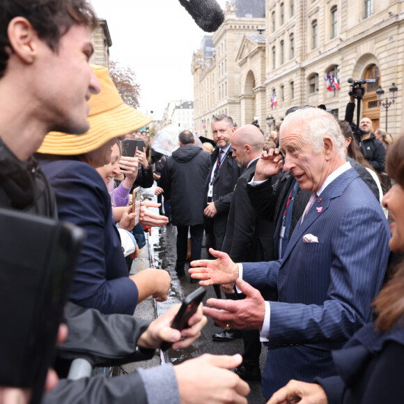 Le roi Charles III d'Angleterre - Visite du marché aux fleurs du centre de Paris, le 21 septembre 2023. © Cyril Moreau/Bestimage