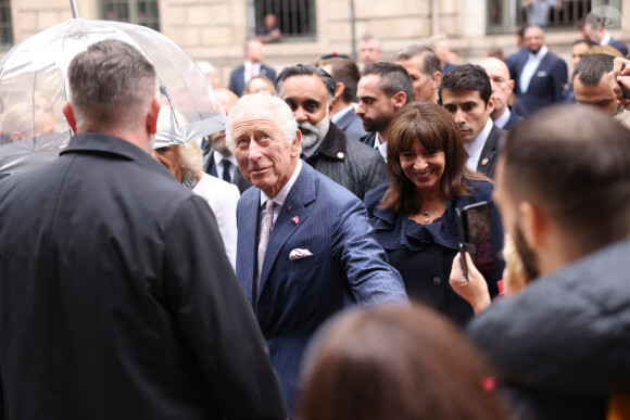 Le roi Charles III d'Angleterre et la maire de Paris, Anne Hidalgo - Visite du marché aux fleurs du centre de Paris, le 21 septembre 2023. © Cyril Moreau/Bestimage