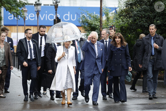 Le roi Charles III d'Angleterre et Camilla Parker Bowles, reine consort d'Angleterre, accompagnés de la maire de Paris, Anne Hidalgo - Visite du marché aux fleurs du centre de Paris, le 21 septembre 2023. © Cyril Moreau/Bestimage