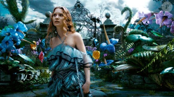 Des images d'Alice au pays des merveilles, de Tim Burton.