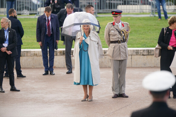 Le roi Charles III d'Angleterre et Camilla Parker Bowles, reine consort d'Angleterre, accueillis à bord de la frégate de la Royal Navy, "Iron Duke" à Bordeaux, le 22 septembre 2023. Une réception y est organisée pour souligner les liens de défense entre la France et le Royaume-Uni. 