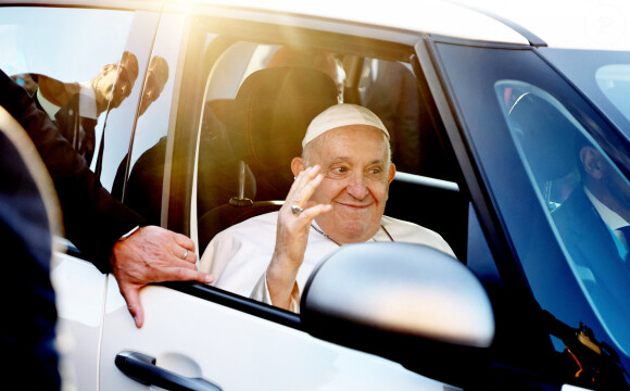 Toute la famille d'Emile va se rendre aujourd'hui au Vélodrome pour la grande messe du pape François
Le pape François lors du moment de recueillement à la stèle, avec les chefs religieux, au Mémorial dédié aux marins et migrants perdus en mer, lors de sa visite officielle à Marseille. Le 22 septembre 2023 © Dominique Jacovides / Bestimage 