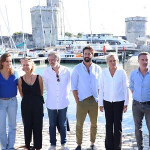 Guillaume Labbé, Muriel Robin, Clément Michel avec l'équipe du film lors du photocall du film "Les yeux grands fermés" lors de la 25ème édition du Festival de la fiction de la Rochelle, France, le 14 septembre 2023. © Denis Guignebourg/BestImage 