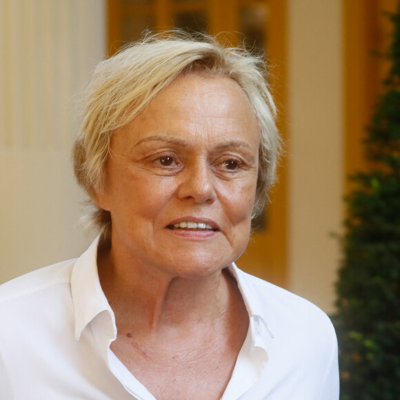 Au point qu'elle a trouvé refuge dans l'alcool
Muriel Robin - Arrivées à l'enregistrement de l'émission "Vivement Dimanche" présentée par M. Drucker qui sera diffusée le 17 septembre 2023 sur France 3 au studio Gabriel à Paris, France, le 06 septembre 2023. © Christophe Clovis / Bestimage 
