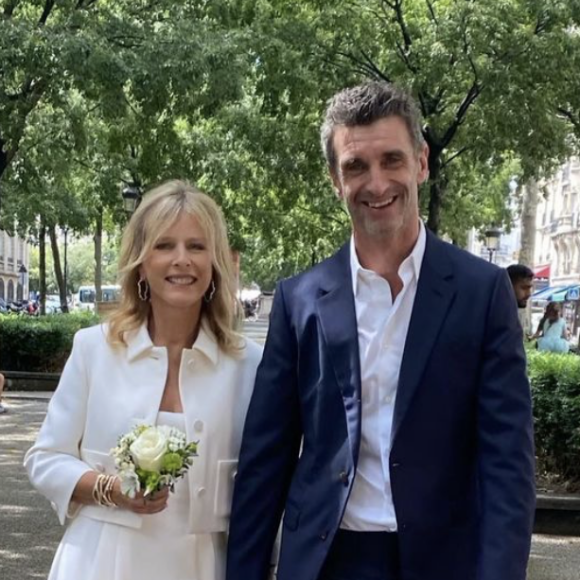 Karin Viard est épanouie et ne s'en cache pas. L'actrice s'est confiée sur sa vision de l'amour auprès d’Isabelle Ithurburu dans 50’ Inside
Karin Viard et son mari Manuel Herrero lors de leur mariage. 