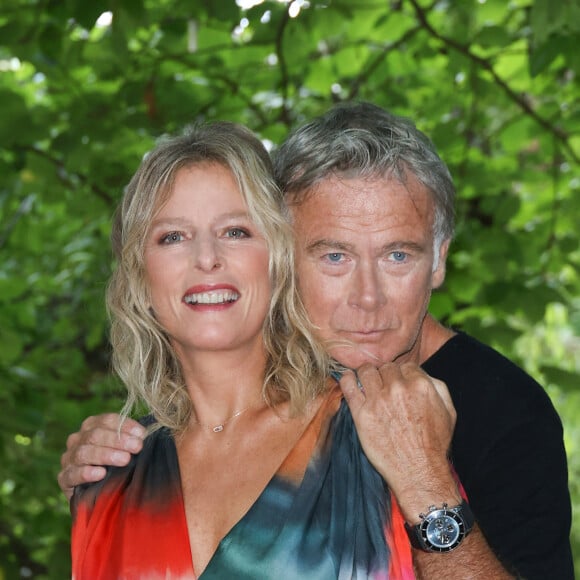 Karin Viard et Franck Dubosc - Photocall du film "Nouveau départ" lors de la 16ème édition du festival du film francophone (FFA) de Angoulême, le 26 août 2023.