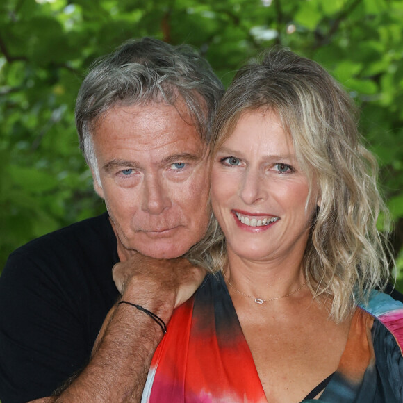 Karin Viard et Franck Dubosc - Photocall du film "Nouveau départ" lors de la 16ème édition du festival du film francophone (FFA) de Angoulême le 26 août 2023. © Coadic Guirec / Bestimage