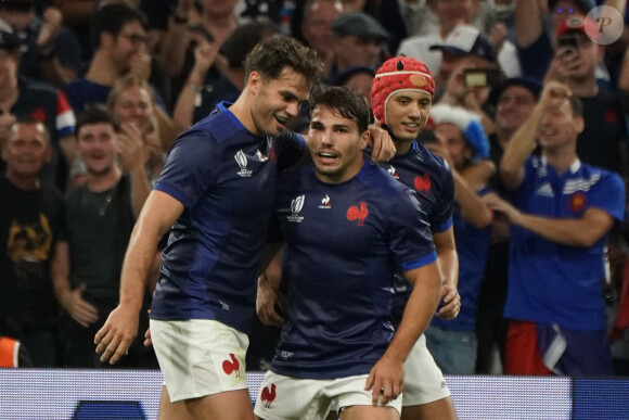 Damian Penaud (France) - Antoine Dupont (France) - Damian Penaud (France) - Coupe du Monde de Rugby France 2023 du match de Poule A entre la France et la Namibie (96-0) au stade Velodrome à Marseille le 21 septembre 2023. 