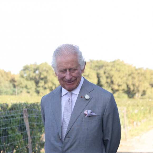 Le roi Charles III d'Angleterre et Camilla Parker Bowles, reine consort d'Angleterre, visitent le domaine viticole Chäteau Smith Haut Lafitte à Martillac près de Bordeaux, le 22 septembre 2023. Le couple royal britannique est en visite en France du 20 au 22 septembre 2023. 