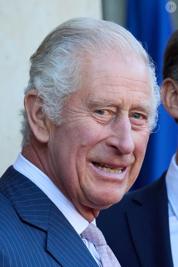 Le roi Charles III d'Angleterre - Le président de la République et sa femme raccompagnent le roi Charles III d'Angleterre et Camilla Parker Bowles, reine consort d'Angleterre, au palais de L'Elysée à Paris, France, le 21 septembre 2023, avant de partir pour Bordeaux, où le couple royal britannique poursuivra sa visite d'État de trois jours en France. © Jacovides / Moreau / Bestimage 