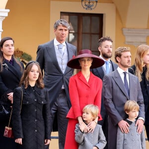 Beatrice Borromeo, Pierre Casiraghi et leurs enfants Francesco et Stefano - La famille princière de Monaco dans la cour du palais lors de la Fête Nationale de la principauté de Monaco le 19 novembre 2022. © Dominique Jacovides / Bruno Bebert / Bestimage 