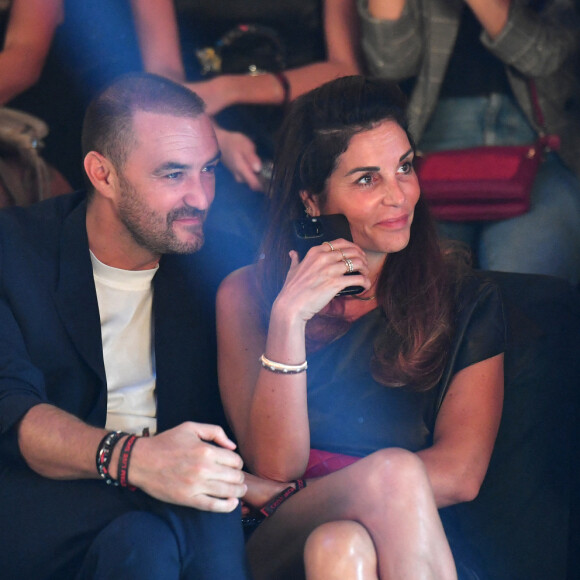 Du beau monde au défilé Etam à Paris !
Cyril Lignac, Déborah - Front Row du défilé Etam Live Show au Palace à Paris. © Veeren / Bestimage 