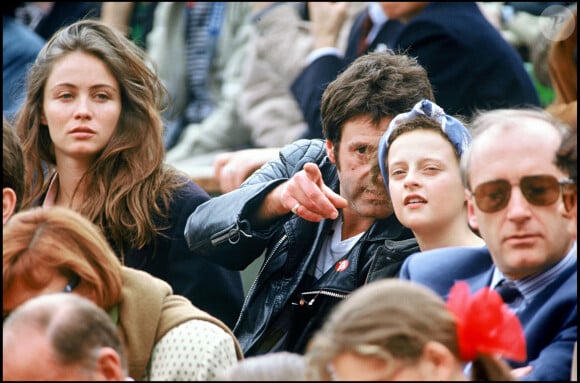 Archives - Emmanuelle Béart, Daniel Auteuil et Aurore en 1990 à Roland-Garros.