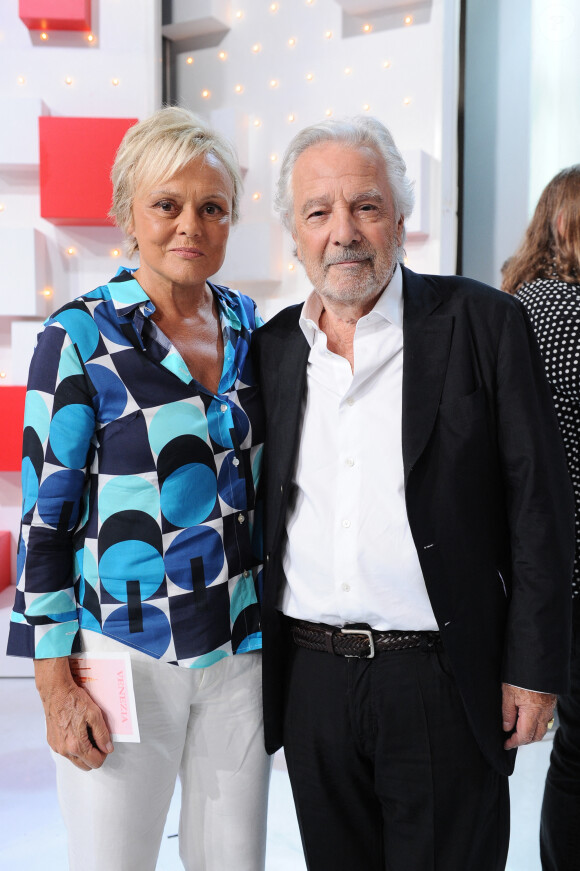 Alors qu'il était en représentation de son spectacle "Lapin" avec Muriel Robin, il s'est effondré
Exclusif - Muriel Robin et Pierre Arditi - Enregistrement de l'émission "Vivement dimanche" au studio Gabriel, présentée par M.Drucker, diffusée sur France 3 le 17 septembre 2023. © Guillaume Gaffiot / Bestimage