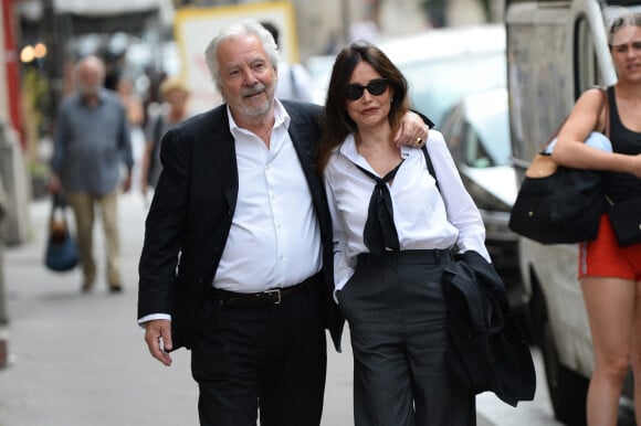 Pierre Arditi et Evelyne Bouix - Mariage de Claude Lelouch à la mairie du 18ème à Paris. Le 17 juin 2023