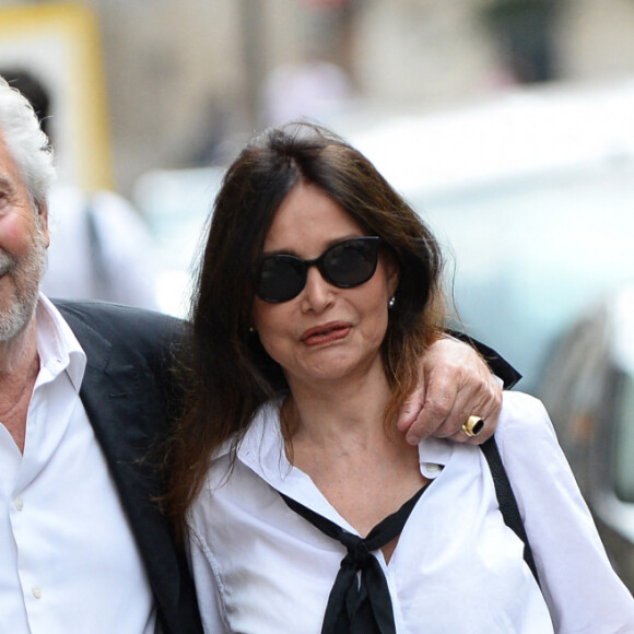 Pierre Arditi et Evelyne Bouix - Mariage de Claude Lelouch à la mairie du 18ème à Paris. Le 17 juin 2023