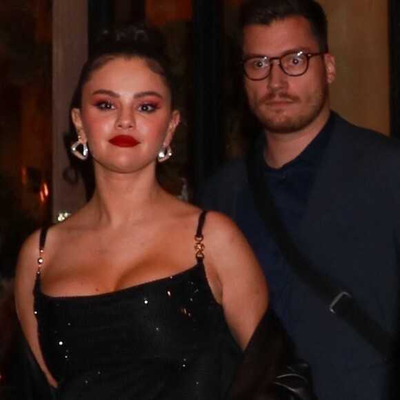 Selena Gomez - Brooklyn Beckham, Nicola Peltz et Selena Gomez ont quitté leur hôtel pour une sortie à Paris le 27 septembre 2023