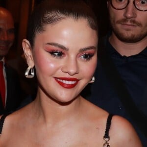 Selena Gomez - Brooklyn Beckham, Nicola Peltz et Selena Gomez ont quitté leur hôtel pour une sortie à Paris le 27 septembre 2023