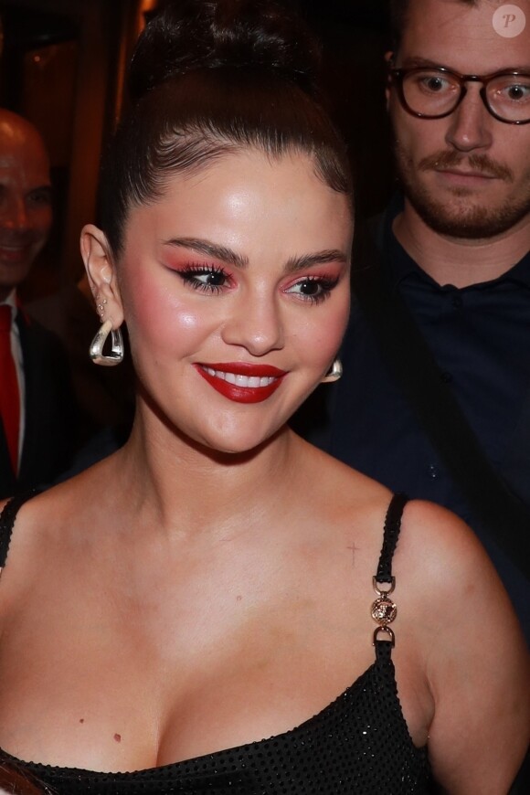 Selena Gomez - Brooklyn Beckham, Nicola Peltz et Selena Gomez ont quitté leur hôtel pour une sortie à Paris le 27 septembre 2023