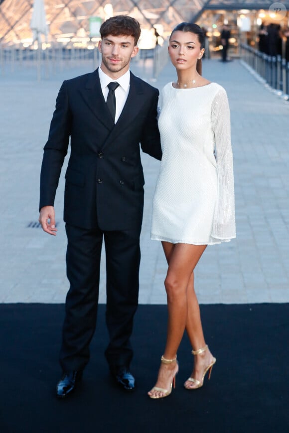 Le pilote portait un très beau costume dans les teintes bleu marine tandis que la jolie brune a opté pour une robe blanche
 
Pierre Gasly et sa compagne Francisca Gomes - Photocall de la soirée Lancome X Louvre lors de la Fashion week de Paris (PFW), dans la cour du musée du Louvre, à Paris, France, le 26 septembre 2023. © Christophe Clovis/Bestimage