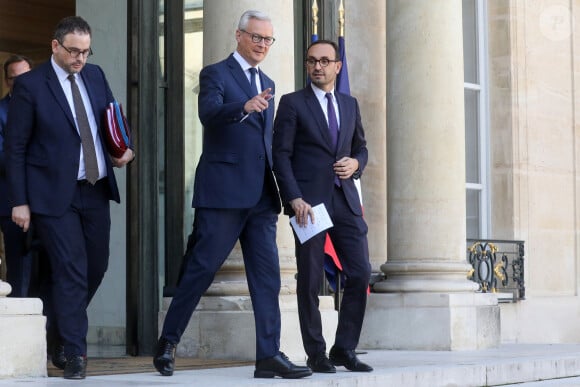 Aurélien Rousseau, Ministre de la Santé et de la Prévention, Bruno Le Maire, ministre de l'Économie, des Finances et de la Souveraineté industrielle et numérique et Thomas Cazenave, Ministre délégué auprès du ministre de l'Économie, des Finances et de la Souveraineté industrielle et numérique, chargé des Comptes publics à la sortie du conseil des ministres, au palais de l'Elysée à Paris. Le 27 septembre 2023 © Stéphane Lemouton / Bestimage