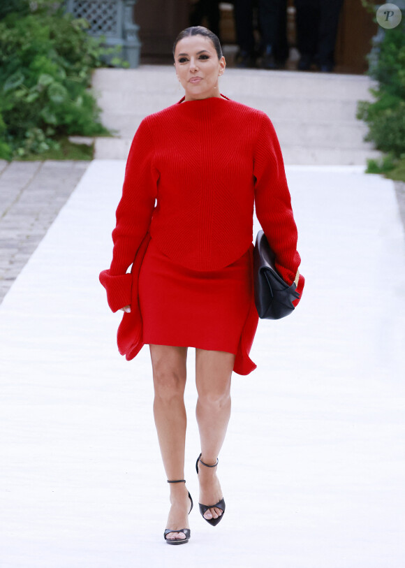 Eva Longoria est très proche de Victoria Beckham
Eva Longoria - Personnalités au défilé de mode prêt-à-porter Victoria Beckham Printemps/été 2024 lors de la Fashion Week de Paris (PFW) , le 29 septembre 2023. © Christophe Aubert / Bestimage 