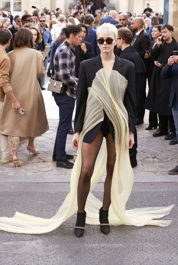 Wallis Day - Personnalités au défilé de mode prêt-à-porter Victoria Beckham Printemps/été 2024 lors de la Fashion Week de Paris (PFW) , le 29 septembre 2023. © Christophe Aubert / Bestimage 