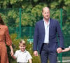 George pourra ainsi se faire appeler roi Alexander, son deuxième prénom, s'il le souhaite
Le prince William, duc de Cambridge et Catherine Kate Middleton, duchesse de Cambridge accompagnent leurs enfants George, Charlotte et Louis à l'école Lambrook le 7 septembre 2022. 