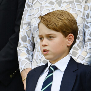 Le prince William, duc de Cambridge, et Catherine (Kate) Middleton, duchesse de Cambridge, avec le prince George de Cambridge dans les tribunes de la finale du tournoi de Wimbledon, le 10 juillet 2022. © Ray Tang/Zuma Press/Bestimage 