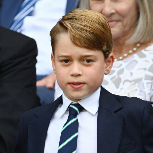 Le prince William, duc de Cambridge, et Catherine (Kate) Middleton, duchesse de Cambridge, avec le prince George de Cambridge dans les tribunes de la finale du tournoi de Wimbledon, le 10 juillet 2022. © Ray Tang/Zuma Press/Bestimage 