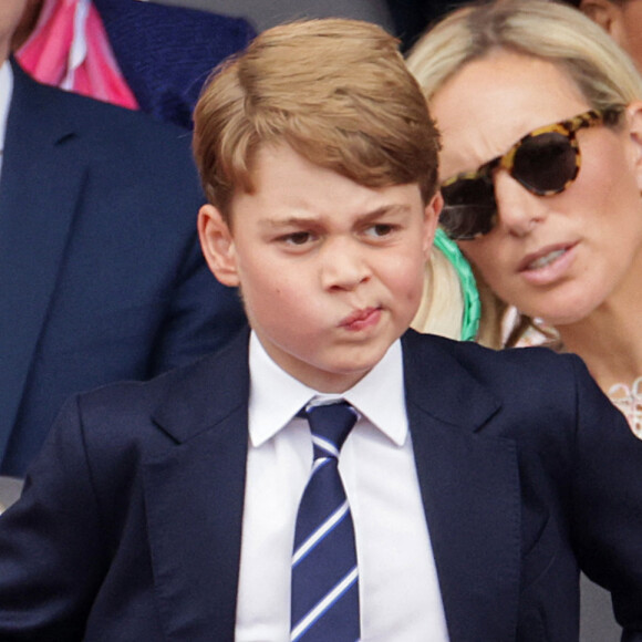 Le prince George sera roi d'Angleterre dans quelques années
Le prince George de Cambridge - La famille royale regarde la grande parade qui clôture les festivités du jubilé de platine de la reine à Londres