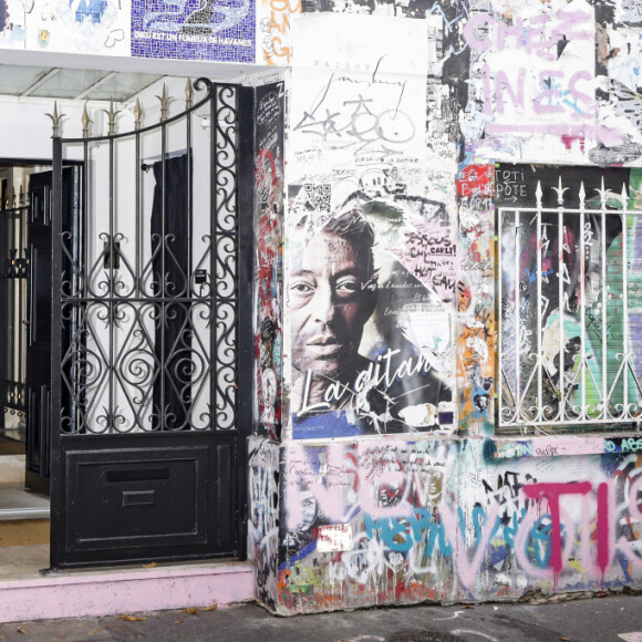 À tel point que certains souhaiteraient même reproduire quelques éléments de cet intérieur chez eux. Alors comment on copie la décoration de la Maison Gainsbourg ?
Ouverture au public de la maison de Serge Gainsbourg, rue de Verneuil à Paris, France, le 16 septembre 2023. © Jack Tribeca/Bestimage