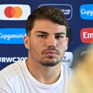 Antoine Dupont, la mauvaise nouvelle
 
Antoine Dupont - Conférence de presse de l'équipe de France de Rugby à Paris. © Federico Pestellini / Panoramic / Bestimage