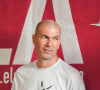 En effet, Zinedine Zidane n'a rien à voir là-dedans
 
Zinedine Zidane lors de la lecture de la dictée ELA aux élèves de la 6ème F du collège Henri Barnier à Marseille le 18 octobre 2022. Le texte de la dictée 2022 est de Mohamed Mbougar SARR, "L'étoile qui n'avait pas sommeil", lauréat du Prix Goncourt 2021.