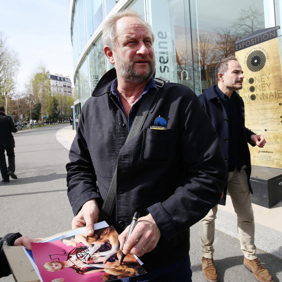 Benoît Poelvoorde à la sortie des studios de Radio France à Paris. Le 29 mars 2023 © Jonathan Rebboah / Panoramic / Bestimage