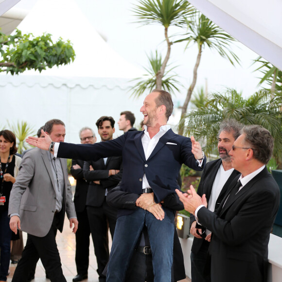 Gustave de Kervern, Benoît Poelvoorde, Benoit Delépine - Photocall du film Le Grand Soir au festival de Cannes 2012