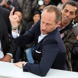 Il n'a jamais caché certains aspects sombres de sa vie comme son problème avec l'alcool.
Gustave de Kervern, Benoît Poelvoorde, Benoit Delépine - Photocall du film Le Grand Soir au festival de Cannes 2012