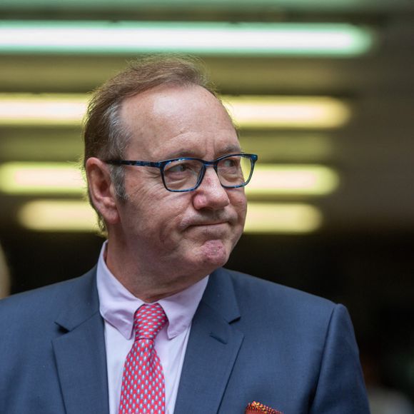 Le comédien souffre d'une carrière en berne, résultat des accusations d'agressions sexuelles pour lesquelles il a été blanchi en juillet dernier
Kevin Spacey après son acquittement des accusations d'agressions sexuelles - 26 juillet 2023 à Londres © Tayfun Salci/ZUMA Press Wire