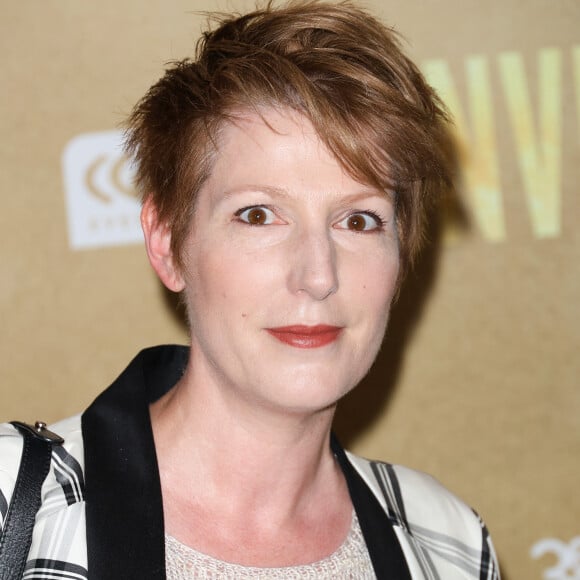 Natacha Polony est une des chroniqueuses de "C l'hebdo" sur France 5.
Natacha Polony lors de l'avant-première du documentaire "Invincible été" au Grand Rex à Paris. Stéphanie Pillonca, réalisatrice de Fleur de tonnerre ou Le Souffle du dragon, revient au cinéma avec un documentaire poignant, Invincible été. Après s'être intéressée au thème de l'adoption en 2021 dans C'est toi que j'attendais, la cinéaste brosse cette fois le portrait d'un homme combattant la maladie de Charcot (sclérose latérale amyotrophique ou SLA). Imaginez une mauvaise nouvelle. Le genre de nouvelle qui remet tout en cause. C'est ce qui est arrivé à Olivier Goy un matin de décembre 2020. En une phrase, le diagnostic tombe : il ne lui reste probablement plus que trois ans à vivre et aucun traitement. Mais Olivier a décidé d'ignorer ce compte à rebours. Il compte bien vivre à fond et profiter de chaque seconde. Le documentaire suit Olivier Goy dans son nouveau quotidien d'entrepreneur engagé et passionné de technologie, de père de famille et de patient d'une maladie incurable. © Coadic Guirec / Bestimage 