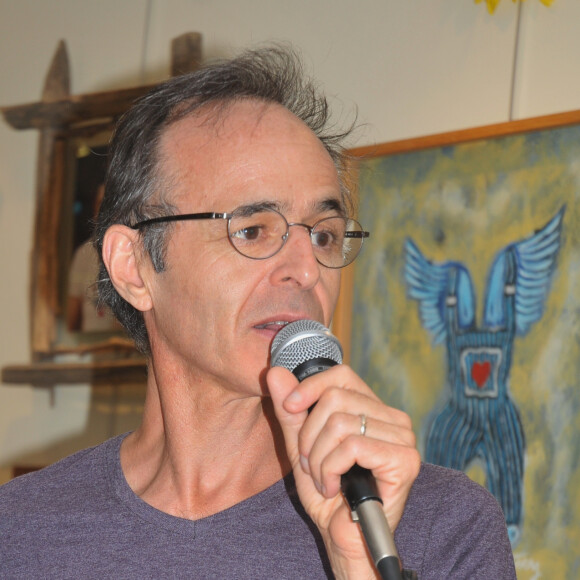 Et affirmé que le chanteur était au courant de tout.
Exclusif - Jean-Jacques Goldman - Vente aux enchères à l'occasion du 20ème anniversaire du spectacle "Les Vendanges du Coeur" à Ouveillan, près de Narbonne (Aude) au profit des "Restos du Coeur" le 20 juillet 2014.