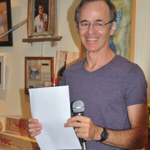 Exclusif - Jean-Jacques Goldman - Vente aux enchères à l'occasion du 20ème anniversaire du spectacle "Les Vendanges du Coeur" à Ouveillan, près de Narbonne (Aude) au profit des "Restos du Coeur" le 20 juillet 2014.